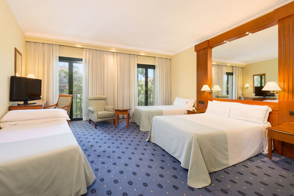 Macarena Hotel 4*